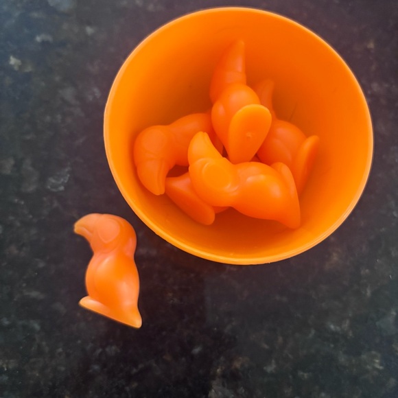 Colorful Animal Sorting Cups - Picture 6 of 9